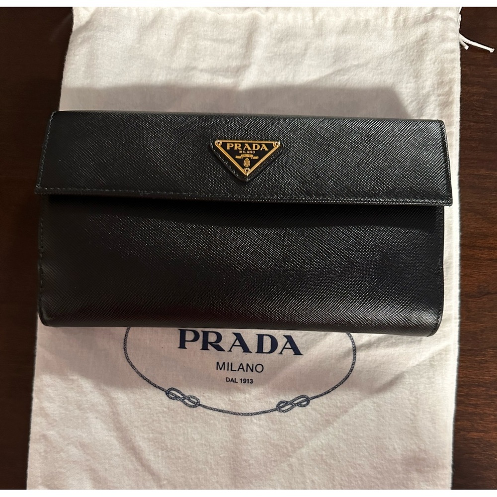 Prada Continental wallet in texture Saffiano Leather